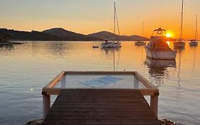 Beach House Hela - Resort & Tavern Bain, Free Transport, Pool, Island Of Zut - Kornati