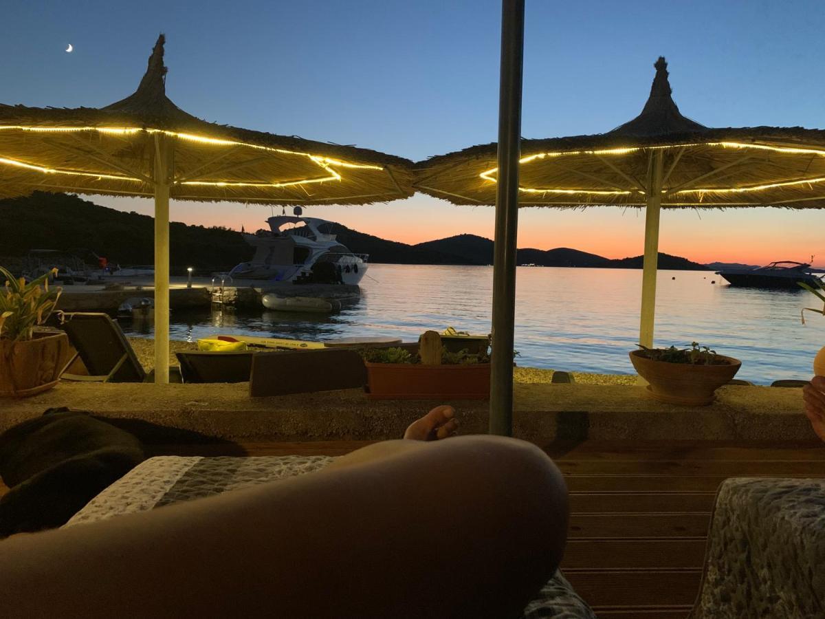 Beach House Hela - Resort & Tavern Bain, Free Transport, Pool, Island Of Zut - Kornati Pristanisce Exterior foto